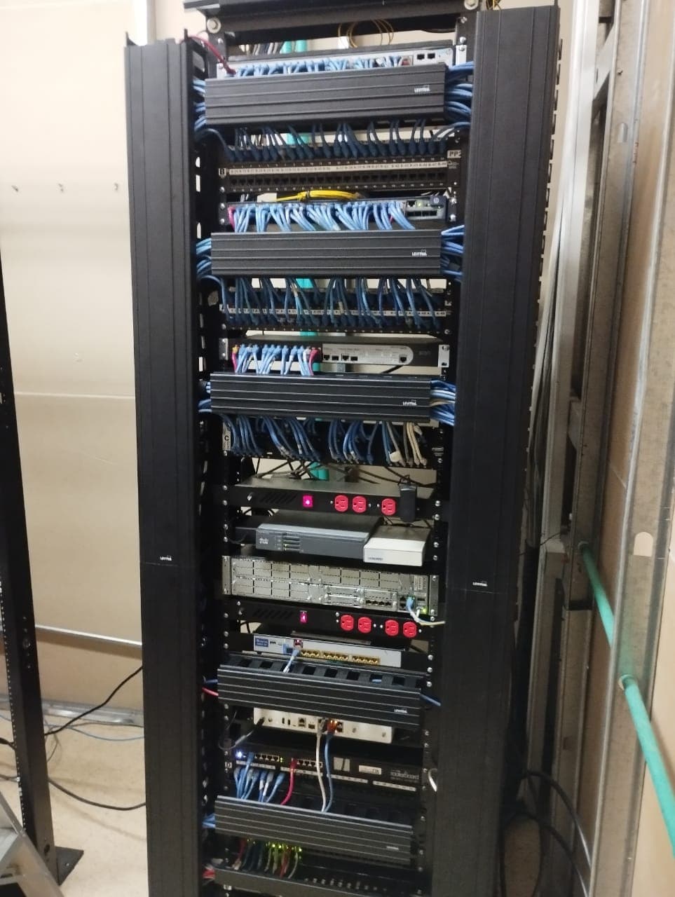 Instalación Peinado y Mantenimiento de racks (DESPUÉS)